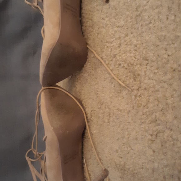 Heels - Picture 4 of 4